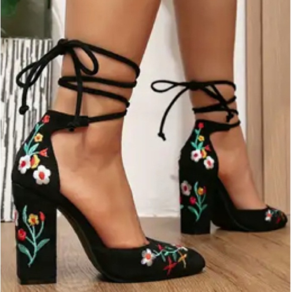 Elegant Black Heels with Ankle Wrap and Pointed Toe